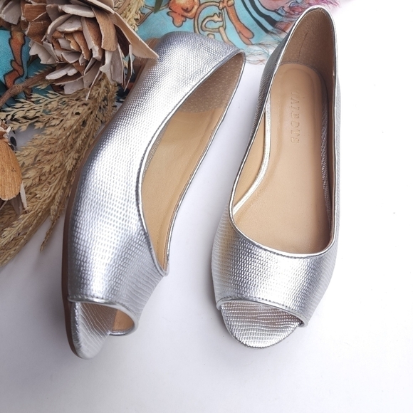 Talbots Silver Peep Toe Flats Sz 6.5m - Picture 4 of 11
